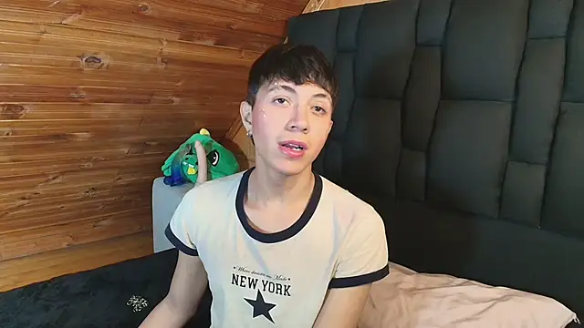 Snapshot of Justyn_Ross chatting on 10-23-25, 05:51 Justyn Ross online show from 10-23-25, 05:51