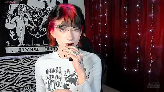 Snapshot of Vailyreb_ chatting on 12-23-24, 04:39 Vailyreb online show from 12-23-24, 04:39