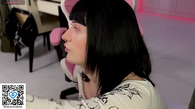 Snapshot of Vailyreb_ chatting on 11-12-25, 04:29 Vailyreb online show from 11-12-25, 04:29