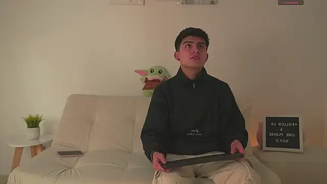 tommy and sophie online show from 01-31-25, 04:36