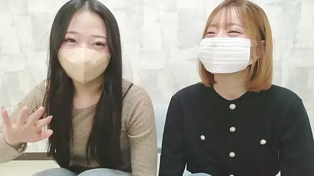 Snapshot of LOVE_MOMO_LOVE chatting on 05-20-26, 12:00 LOVE MOMO LOVE online show from 05-20-26, 12:00