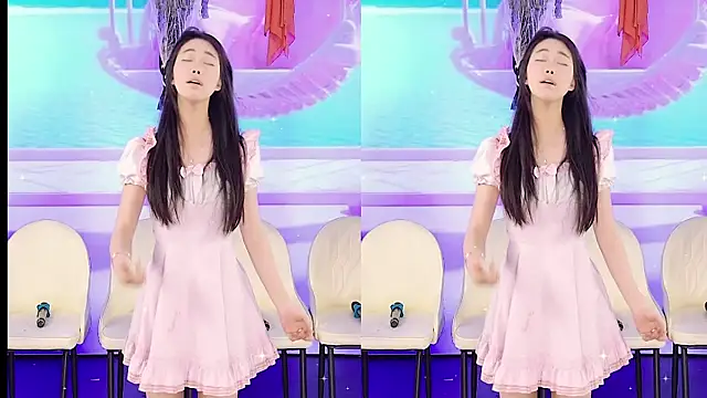 Snapshot of YIYI_XIXI_18 chatting on 02-13-25, 07:24 YIYI XIXI 18 online show from 02-13-25, 07:24