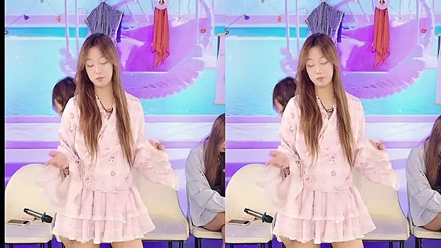 Snapshot of YIYI_XIXI_18 chatting on 02-19-25, 10:34 YIYI XIXI 18 online show from 02-19-25, 10:34