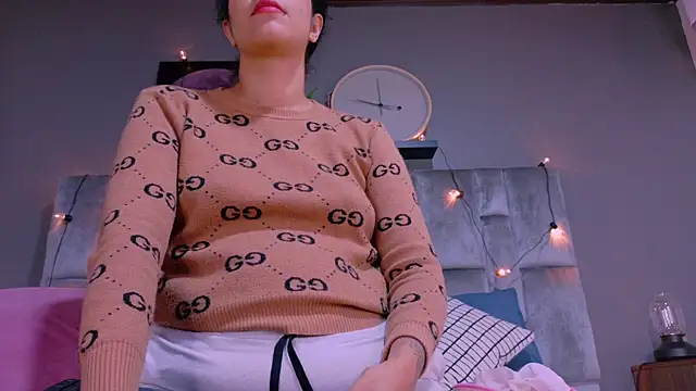 DulceAurora   online show from 10-14-25, 02:45