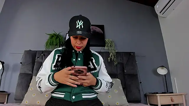 Snapshot of DulceAurora__ chatting on 02-10-26, 02:26 DulceAurora online show from 02-10-26, 02:26