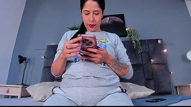 Snapshot of DulceAurora__ chatting on 02-20-26, 02:52 DulceAurora online show from 02-20-26, 02:52