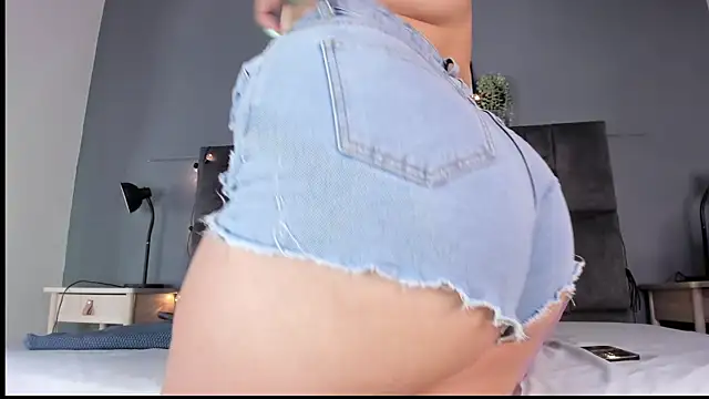 Snapshot of DulceAurora__ chatting on 03-21-26, 01:32 DulceAurora online show from 03-21-26, 01:32