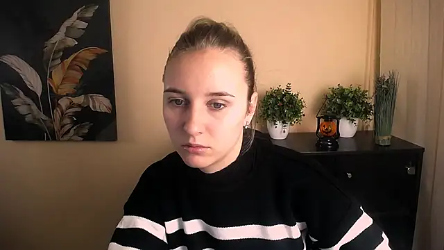  Nicole new online show from 10-30-25, 09:22