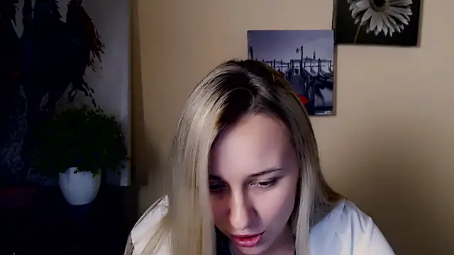 Snapshot of _Nicole_new chatting on 06-06-26, 08:30 Nicole new online show from 06-06-26, 08:30