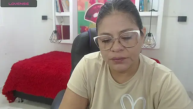 sexy lady 0 online show from 10-06-25, 11:29