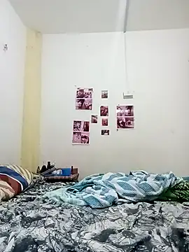 Snapshot of safira_hot chatting on 10-15-25, 08:09 safira hot online show from 10-15-25, 08:09