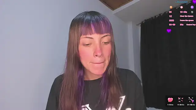 Snapshot of MiaGoth_ chatting on 10-13-25, 11:05 MiaGoth online show from 10-13-25, 11:05