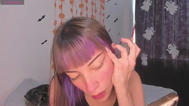 Snapshot of MiaGoth_ chatting on 10-22-25, 04:18 MiaGoth online show from 10-22-25, 04:18