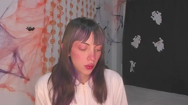 Snapshot of MiaGoth_ chatting on 11-02-25, 12:57 MiaGoth online show from 11-02-25, 12:57