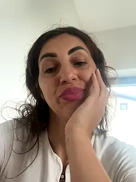 EmaSkyes online show from 10-06-25, 07:50