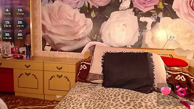 Snapshot of MarineSweet chatting on 01-08-25, 07:56 MarineSweet online show from 01-08-25, 07:56