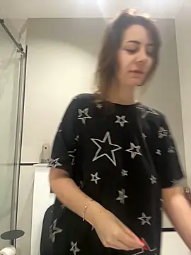 Snapshot of BelleSkye chatting on 02-27-25, 03:25 BelleSkye online show from 02-27-25, 03:25