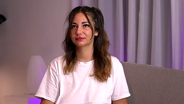 Snapshot of BelleSkye chatting on 11-04-25, 04:44 BelleSkye online show from 11-04-25, 04:44