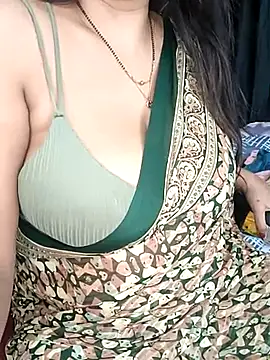 Snapshot of kaamuk_shweta chatting on 02-21-25, 05:20 kaamuk shweta online show from 02-21-25, 05:20