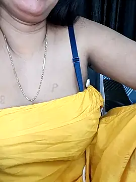 Snapshot of kaamuk_shweta chatting on 03-03-25, 07:54 kaamuk shweta online show from 03-03-25, 07:54