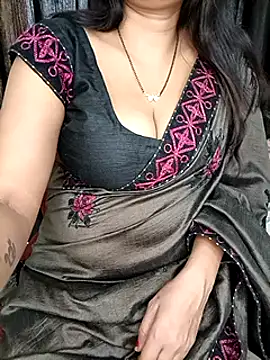 Snapshot of kaamuk_shweta chatting on 03-10-25, 07:32 kaamuk shweta online show from 03-10-25, 07:32