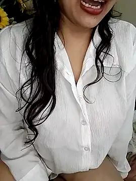 Snapshot of kaamuk_shweta chatting on 10-04-25, 09:18 kaamuk shweta online show from 10-04-25, 09:18