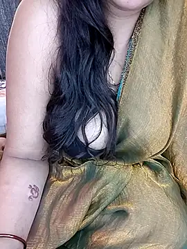 Snapshot of kaamuk_shweta chatting on 10-10-25, 04:33 kaamuk shweta online show from 10-10-25, 04:33