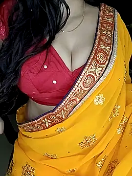 Snapshot of kaamuk_shweta chatting on 10-15-25, 05:02 kaamuk shweta online show from 10-15-25, 05:02