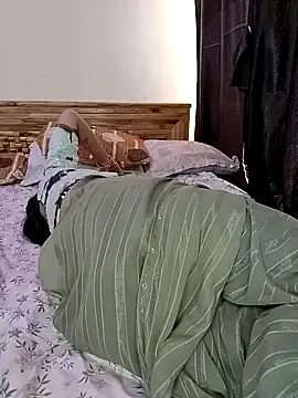 Snapshot of kaamuk_shweta chatting on 10-16-25, 05:08 kaamuk shweta online show from 10-16-25, 05:08