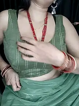 Snapshot of kaamuk_shweta chatting on 10-16-25, 05:14 kaamuk shweta online show from 10-16-25, 05:14