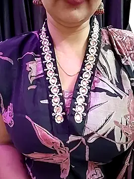 Snapshot of kaamuk_shweta chatting on 10-23-25, 05:33 kaamuk shweta online show from 10-23-25, 05:33