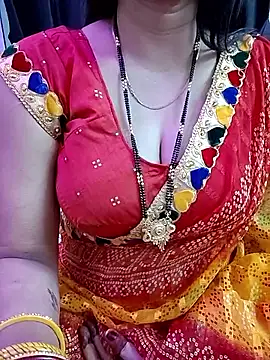 Snapshot of kaamuk_shweta chatting on 10-28-25, 05:04 kaamuk shweta online show from 10-28-25, 05:04