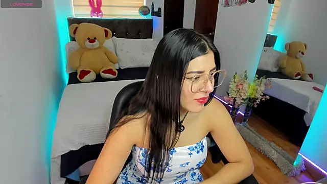 Snapshot of Luxxur69 chatting on 05-09-26, 02:22 Luxxur69 online show from 05-09-26, 02:22