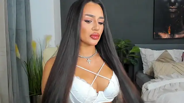 Sonia  Rey online show from 10-16-25, 02:40