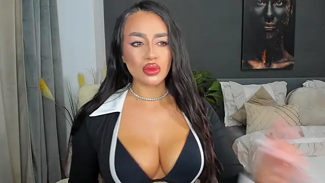 Sonia  Rey online show from 10-23-25, 03:33