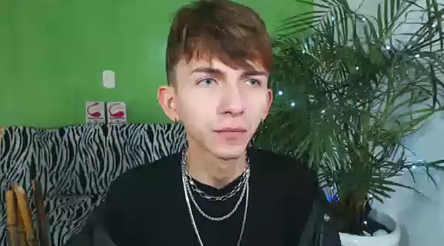 Snapshot of smallgiant27 chatting on 01-05-25, 07:39 smallgiant27 online show from 01-05-25, 07:39