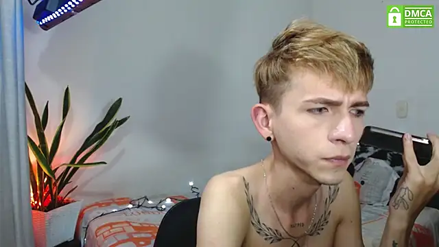 Snapshot of smallgiant27 chatting on 11-19-25, 02:33 smallgiant27 online show from 11-19-25, 02:33