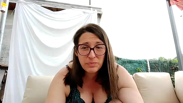 Snapshot of bella-louva chatting on 06-02-26, 06:37 bella-louva online show from 06-02-26, 06:37