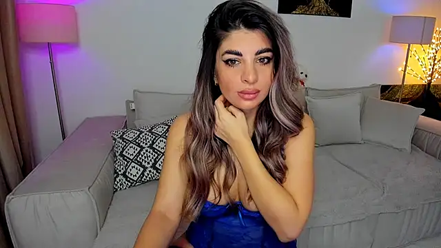 Snapshot of Queenofyouredreams chatting on 12-23-24, 01:40 Queenofyouredreams online show from 12-23-24, 01:40