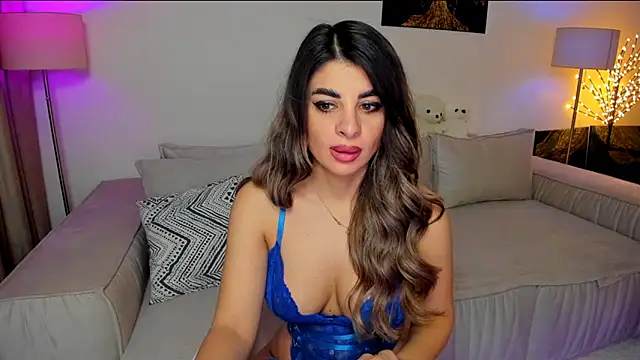 Snapshot of Queenofyouredreams chatting on 02-11-25, 12:49 Queenofyouredreams online show from 02-11-25, 12:49