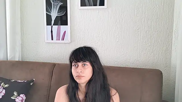 Snapshot of Blue_butterfly chatting on 01-07-25, 07:49 Blue butterfly online show from 01-07-25, 07:49