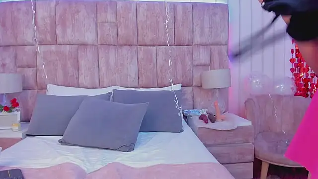 Snapshot of Cloesweet_1 chatting on 02-14-25, 06:40 Cloesweet 1 online show from 02-14-25, 06:40