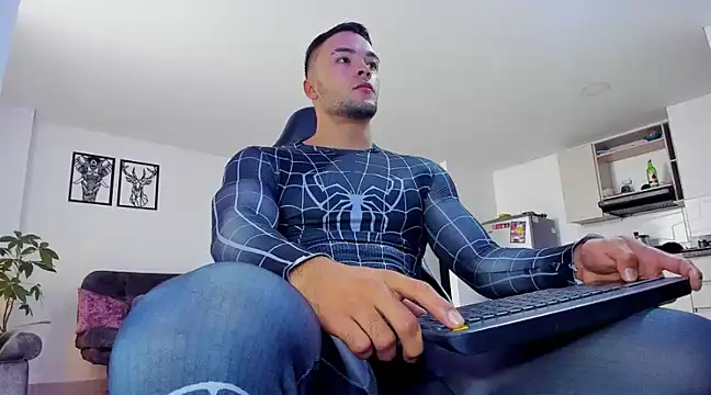 Snapshot of alexander_collin02 chatting on 01-06-25, 01:30 alexander collin02 online show from 01-06-25, 01:30