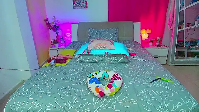 Snapshot of Kendralove31xxx chatting on 03-30-26, 02:45 Kendralove31xxx online show from 03-30-26, 02:45