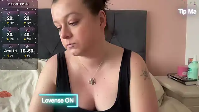 NaughtyWifeUK online show from 01-18-25, 12:36