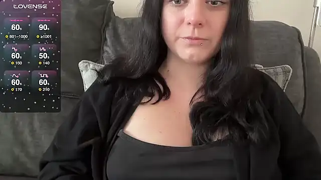Snapshot of NaughtyWifeUK chatting on 03-21-26, 08:08 NaughtyWifeUK online show from 03-21-26, 08:08