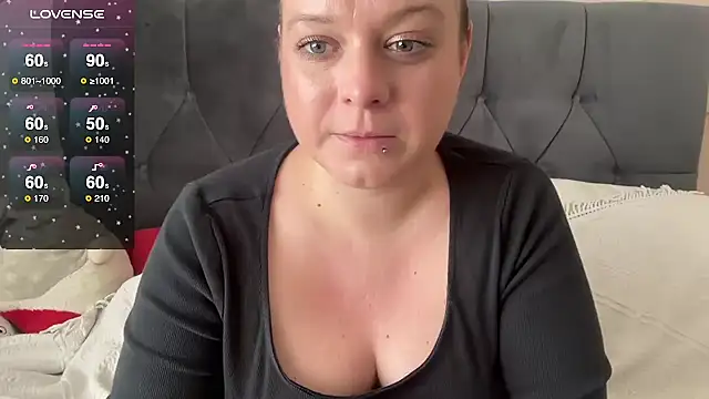 Snapshot of NaughtyWifeUK chatting on 04-07-26, 12:16 NaughtyWifeUK online show from 04-07-26, 12:16