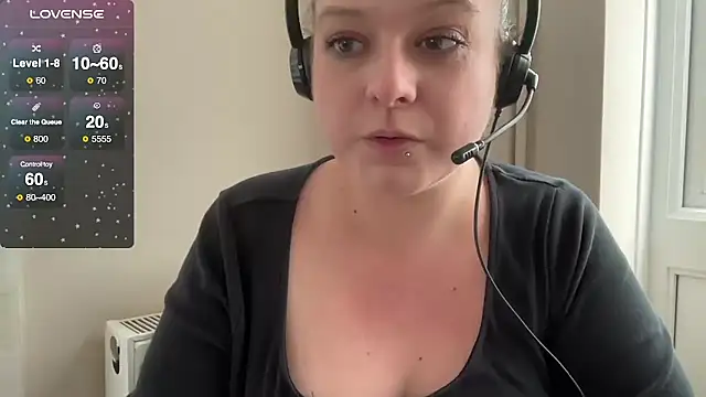 Snapshot of NaughtyWifeUK chatting on 04-15-26, 12:12 NaughtyWifeUK online show from 04-15-26, 12:12