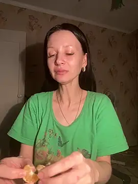 Starry Siren online show from 11-24-25, 03:34