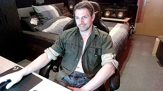 Snapshot of dreamwallker21 chatting on 06-12-26, 11:14 dreamwallker21 online show from 06-12-26, 11:14